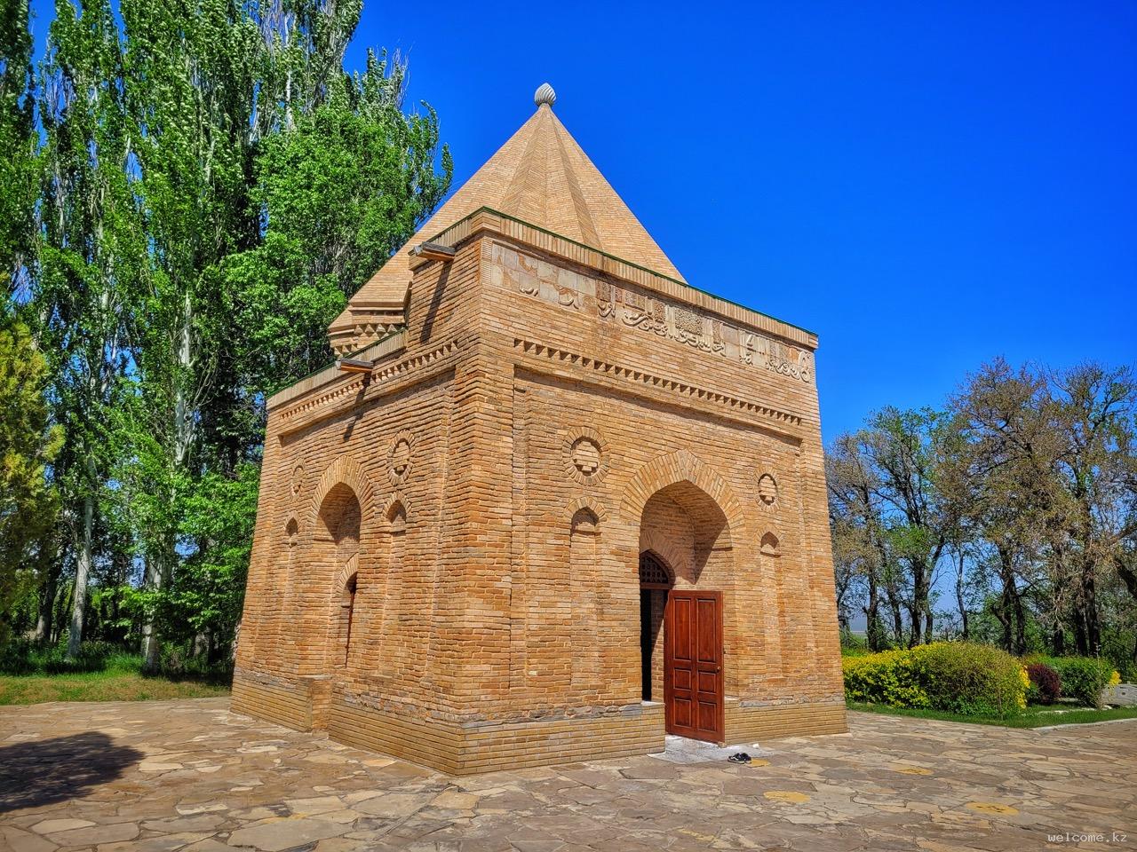 Mausoleum of Aisha Bibi